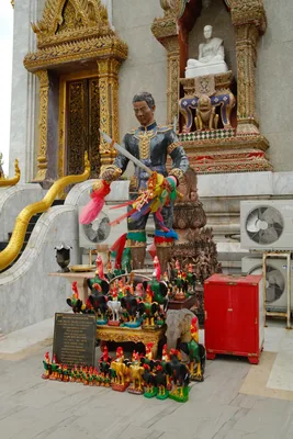 Wat Intharawihan, Bangkok
