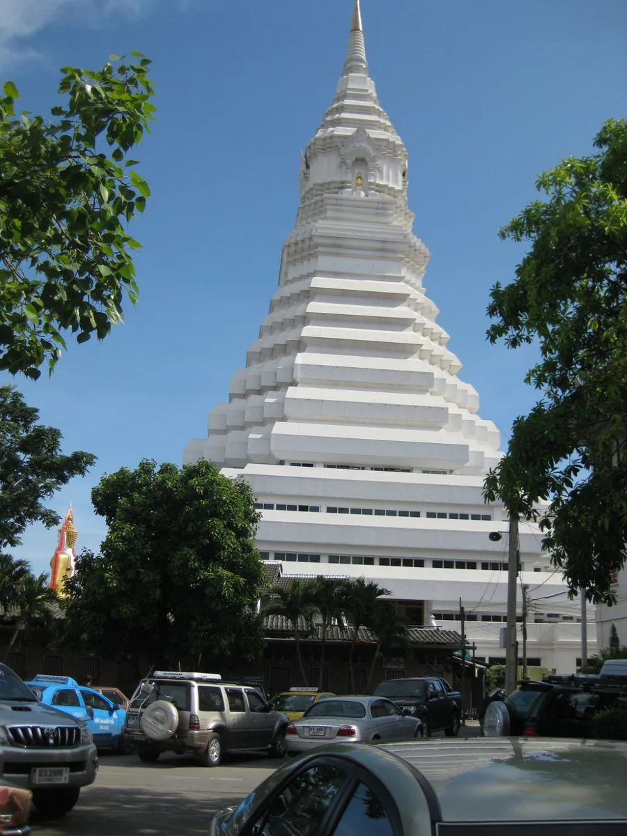 Wat Paknam Phasi Charoen, Phasi Charoen
